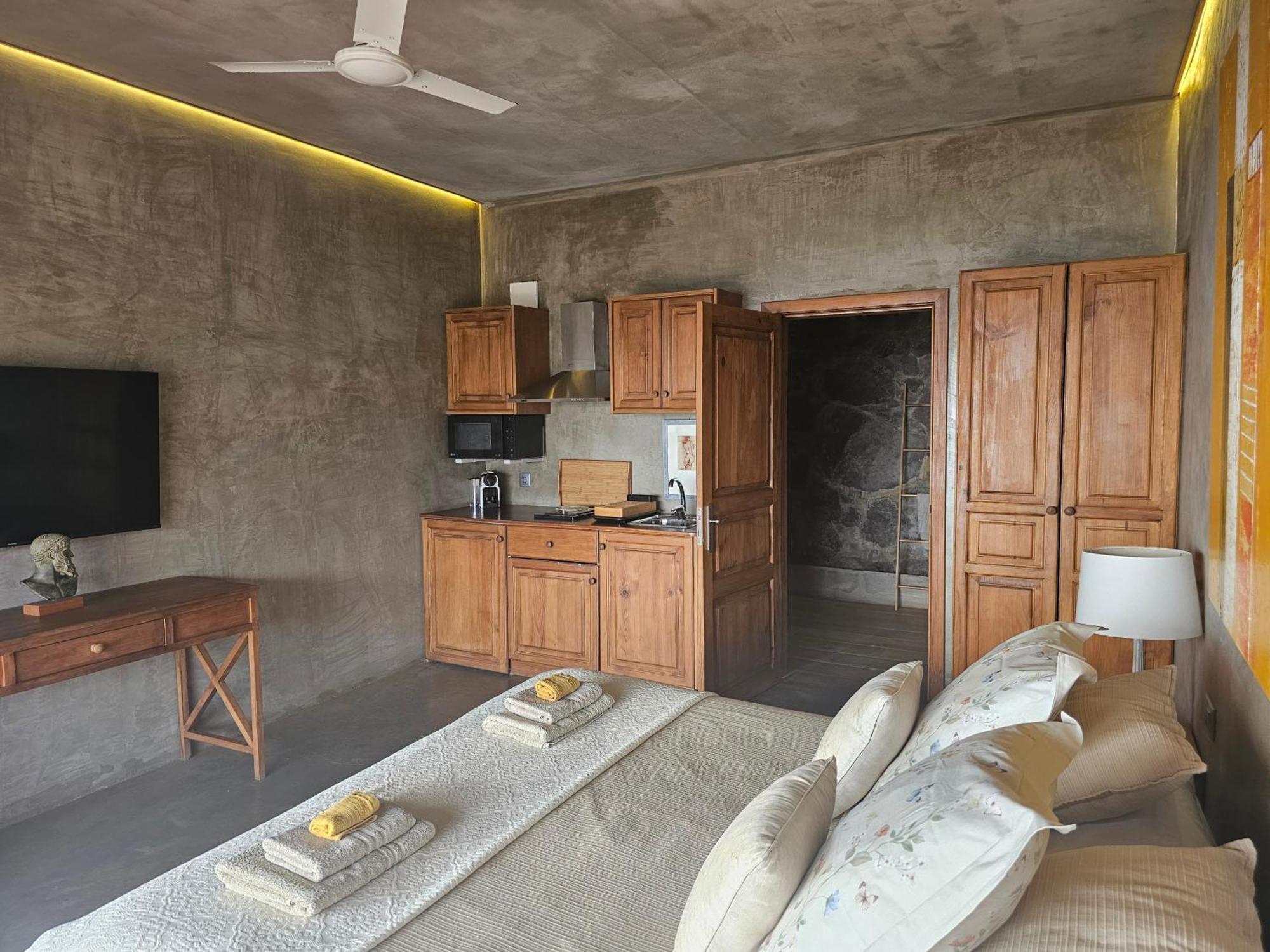 Les Terrasses Suites Calheta  Esterno foto