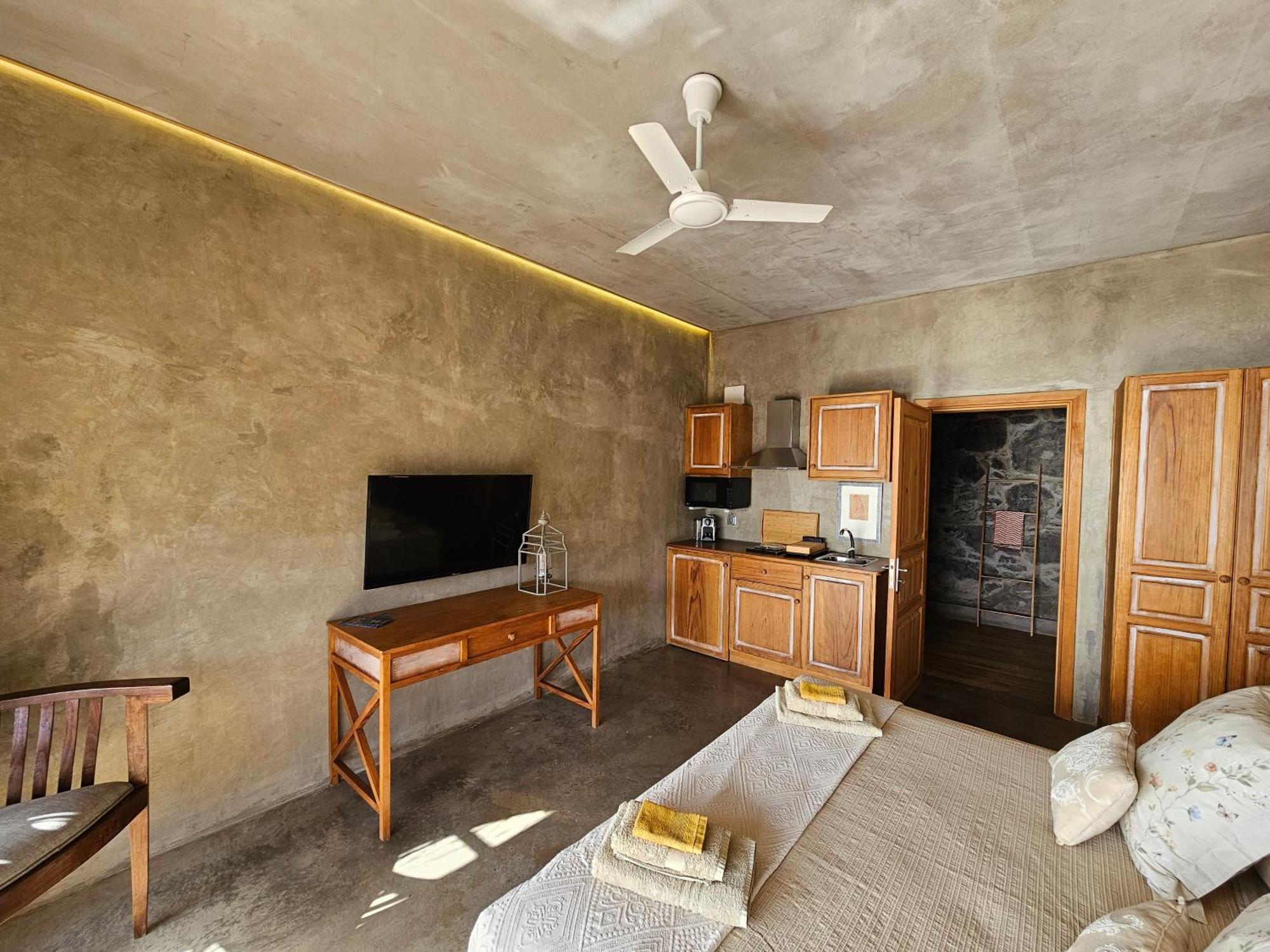 Les Terrasses Suites Calheta  Esterno foto